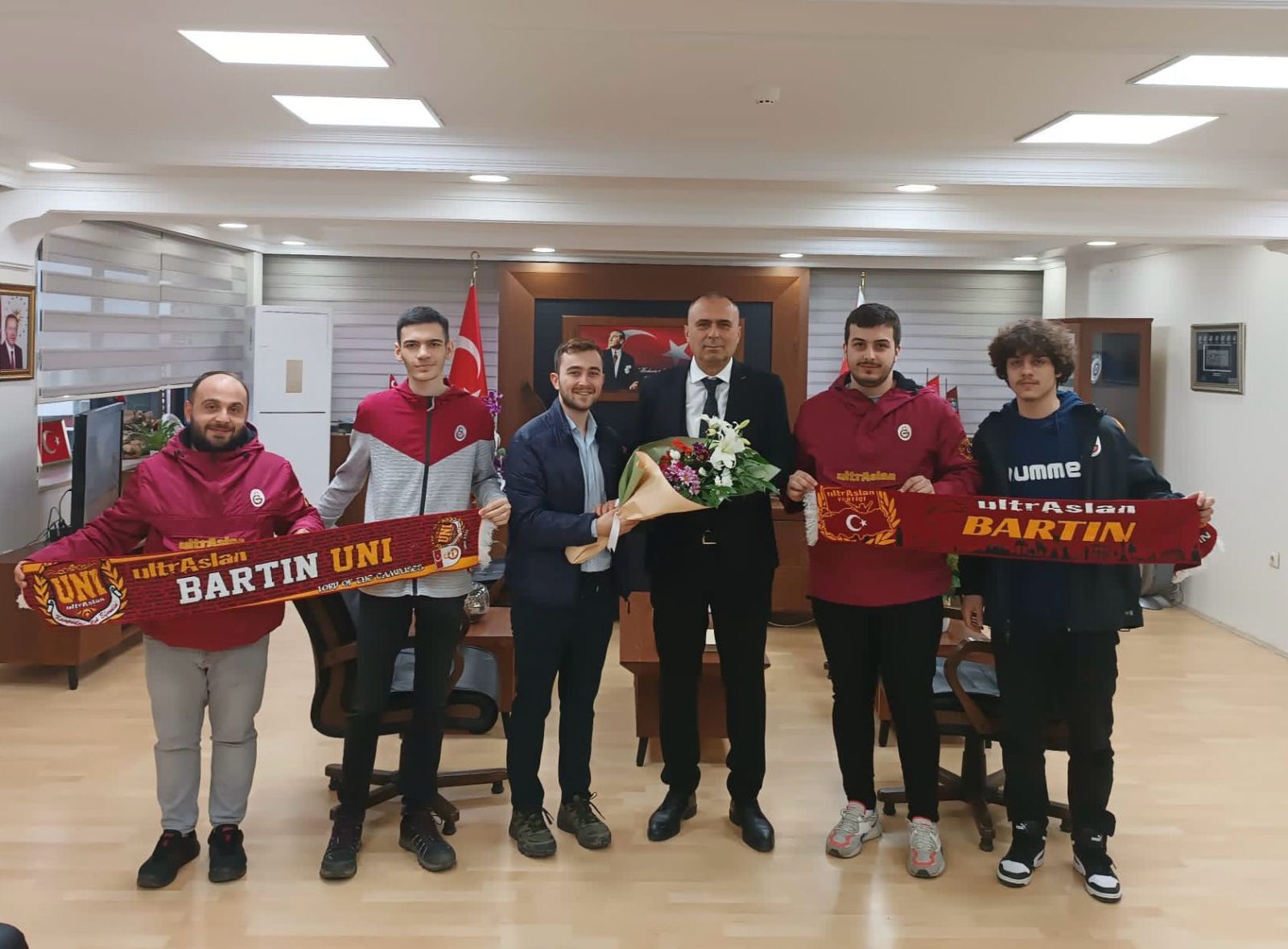 UltrAslan Bartın Emniyet Müdürünü Ziyaret Etti - SPOR - BARTIN HALK ...